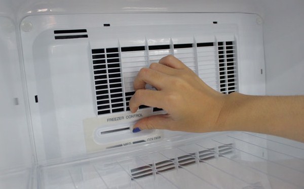 quạt gió tủ lạnh bị hỏng khiến tủ lạnh không chạy
