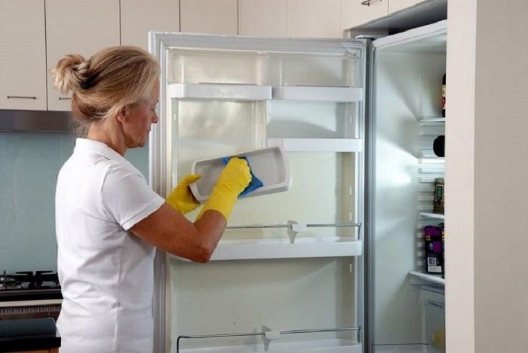 vệ sinh tủ lạnh thường xuyên