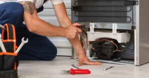 Doi-voi-cac-loi-nhe-co-the-sua-nhung-cac-loi-lon-thi-thay-block-tu-lanh-la-dieu-kho-tranh-khoi