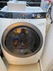 Tu-sua-may-giat-tai-nha-cung-keo-theo-nhieu-rui-ro-ma-khach-hang-khong-mong-muon